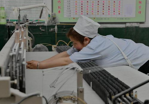 紡織車間“火爐”之謎 女職工汗如雨下，空調(diào)為何成奢望？